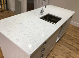 Столешница из кварца Technistone Noble Carrara